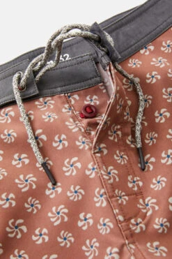 Katin Amoeba Trunk: Rust 13 Katin Amoeba Trunk: Rust -Fashion Clothing Katin Amoeba Trunk Rust 03 5000x 03534.1679508585