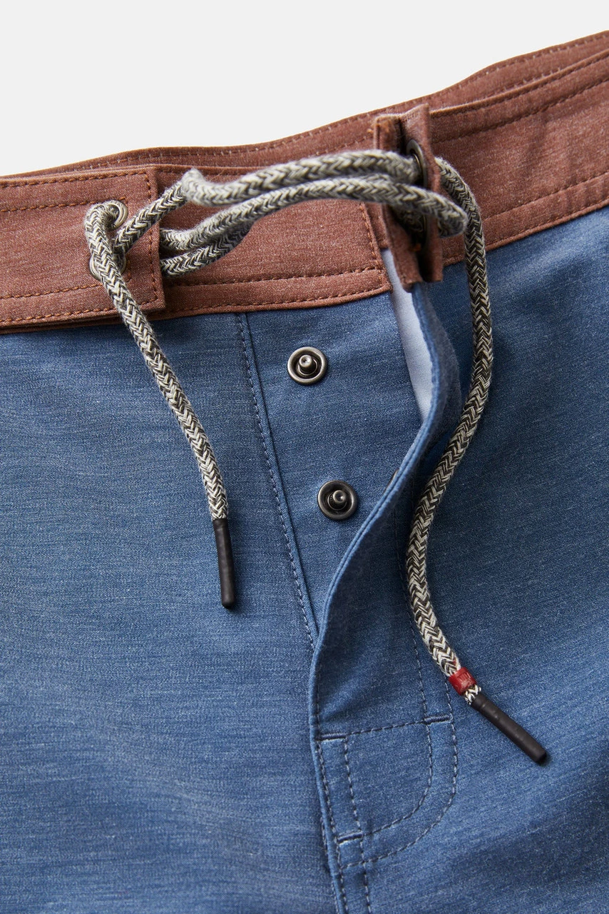 Katin Lucid Trunk: Baltic Blue 8 Katin Lucid Trunk: Baltic Blue - Image 6