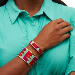 Brackish Thin Cuff : Mokara -Fashion Clothing mokara feather thin cuff lifestyle 3 720x 63694.1682711668