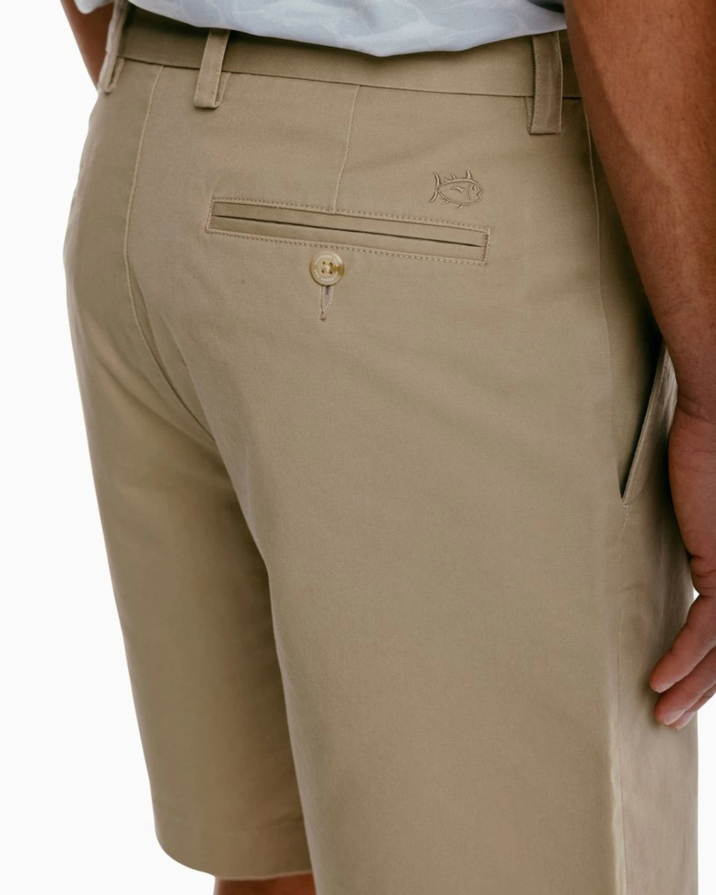 Southern Tide The New Channel Marker 9 Inch Short: Sandstone Khaki 6 Southern Tide The New Channel Marker 9 Inch Short: Sandstone Khaki - Image 4